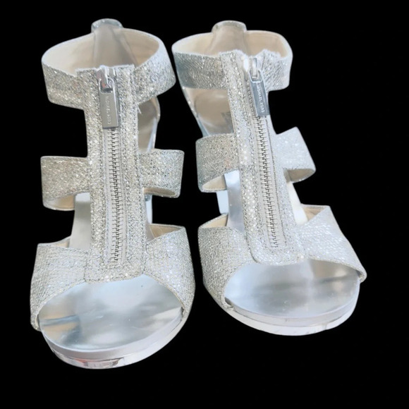 Michael Kors | Berkley T-Strap Dress Sandals (9.5) - Picture 11 of 11